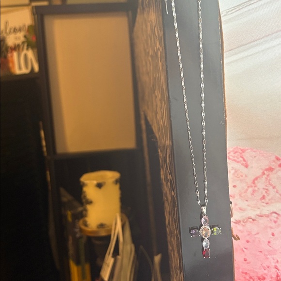 Silver Chain Shoulder Bag & Keychain! Necklace included! Beautiful bundle! - Picture 5 of 5